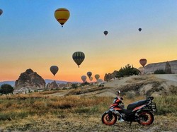 Romantis, Pasangan Ini Bulan Madu Naik Motor ke 24 Negara