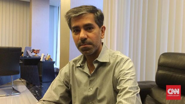 Sunil Samtani, produser 'Pengabdi Setan', mengakui mereka total dalam membuat film ini demi ruh yang sama dengan film aslinya meski mesti berbujet 'lumayan'.