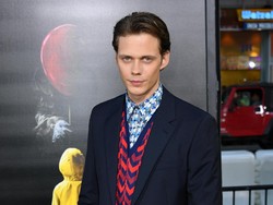 Bill Skarsgård Bersedia Kembali Perankan Pennywise