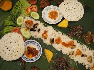 Akhir Pekan Bisa Ngeliwet Bareng Keluarga, di 5 Resto Ini Ada Paket Nikmat!