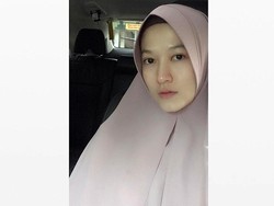 Foto: Seperti Ini Cantiknya Lyra Virna Saat Terlihat Polos Tanpa Riasan Alis