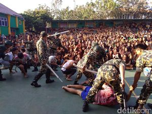 Teatrikal Kekerasan Ramaikan Aksi Solidaritas Rohingya di Garut