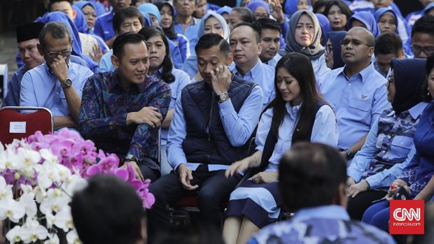 Ulang tahun SBY yang juga bertepatan dengan HUT Partai Demokrat dihadiri istri dan kedua putra Presiden RI ke-6 itu.
