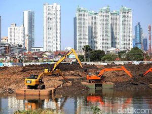 Kanal Banjir Barat Dikeruk