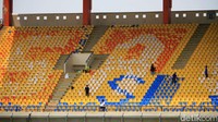 Koreografi itu ditampilkan di tribun timur Stadion Si Jalak Harpuat.