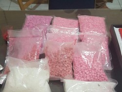 Bandar Narkoba Buang Ribuan Ekstasi di Jalanan