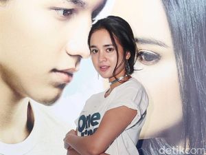 Adegan Tersulit Michelle Ziudith di One Fine Day Adegan Tersulit Michelle Ziudith di One Fine Day
