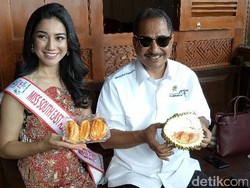 Cicipi Durian Merah Banyuwangi, Menpar Arief: Recommended!