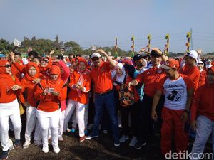 Saat Djarot Senam Sebelum Groundbreaking Club House di Stadion BMW