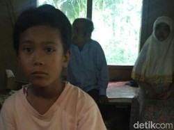 Hafidin, Bocah di Banjarnegara yang Harus Menghidupi Ibu dan Kakeknya