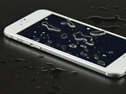 Gratis Servis Bagi Fanboy Apple yang Kena Badai Harvey