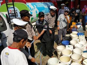 Polantas Cianjur Rayakan Hari Jadi Bersama Warga Korban Kekeringan