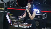 Menyambut Senja Bersama Danilla