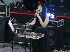 Menyambut Senja Bersama Danilla