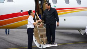 Foto: Luhut Jajal Bandara Silangit dengan Jet Pribadi