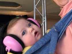 Cerita Bayi Ikut Ibunya Kerja Saat Gelaran Melbourne Fashion Week