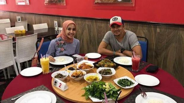 Laudya Cynthia Bella dan Engku Emran saat kencan pertama