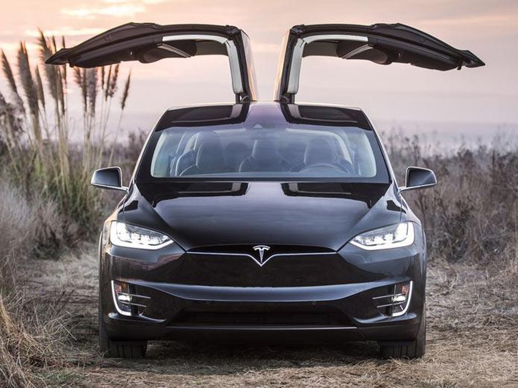 Gisel Beli Mobil Listrik Tesla buat Gempi, Berapa Harganya?