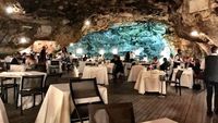 Penasaran Rasanya Makan di Dalam Gua? Lihat Dulu 10 Restoran Nuansa Bawah Tanah Ini