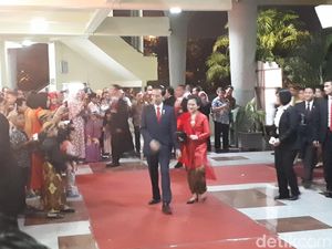 Presiden Jokowi Hadiri Resepsi Keponakan Ibu Iriana di Surabaya