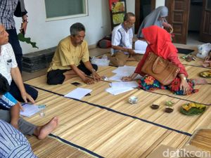 Korban Penipuan Umrah First Travel Tuntut Uang Dikembalikan