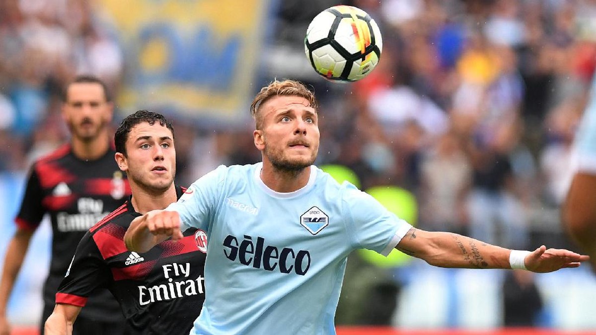Ciro Immobile mencetak hat-trick untuk membantu Lazio mengalahkan AC Milan 4-1 (Foto: Alberto Lingria/REUTERS)