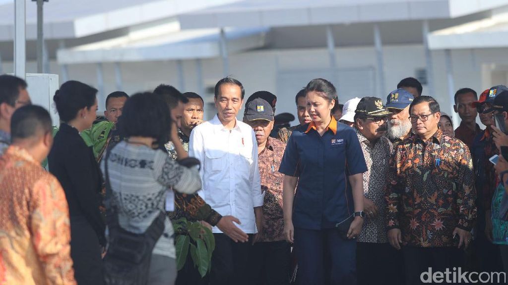 Foto: Jokowi Resmikan Tol Jombang - Mojokerto Foto: Jokowi Resmikan Tol Jombang - Mojokerto
