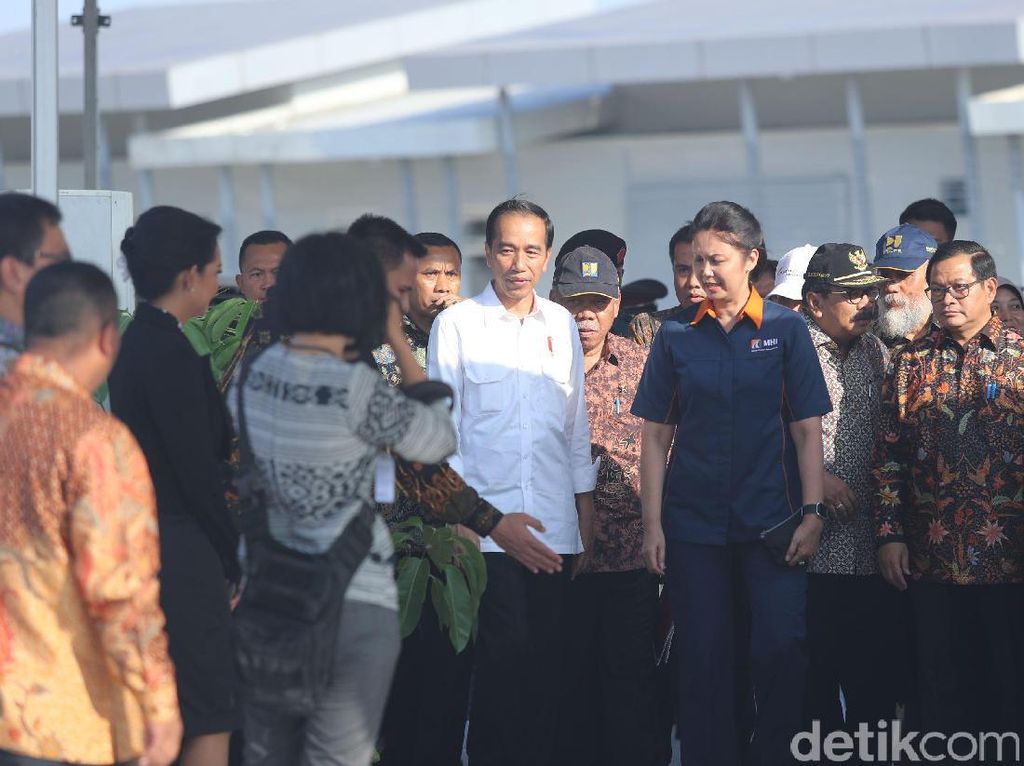 Foto: Jokowi Resmikan Tol Jombang - Mojokerto Foto: Jokowi Resmikan Tol Jombang - Mojokerto