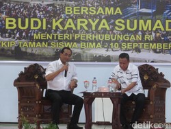 Usai Blusukan di NTT, Menhub Berikan Kuliah Umum di Bima