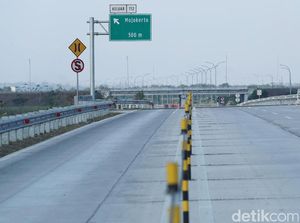 Tips Aman Traveling Naik Mobil di Jalan Tol Tips Aman Traveling Naik Mobil di Jalan Tol