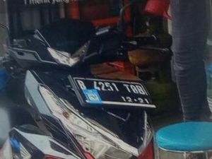 Polisi Tangkap Penjambret Ponsel di Cempaka Putih Polisi Tangkap Penjambret Ponsel di Cempaka Putih
