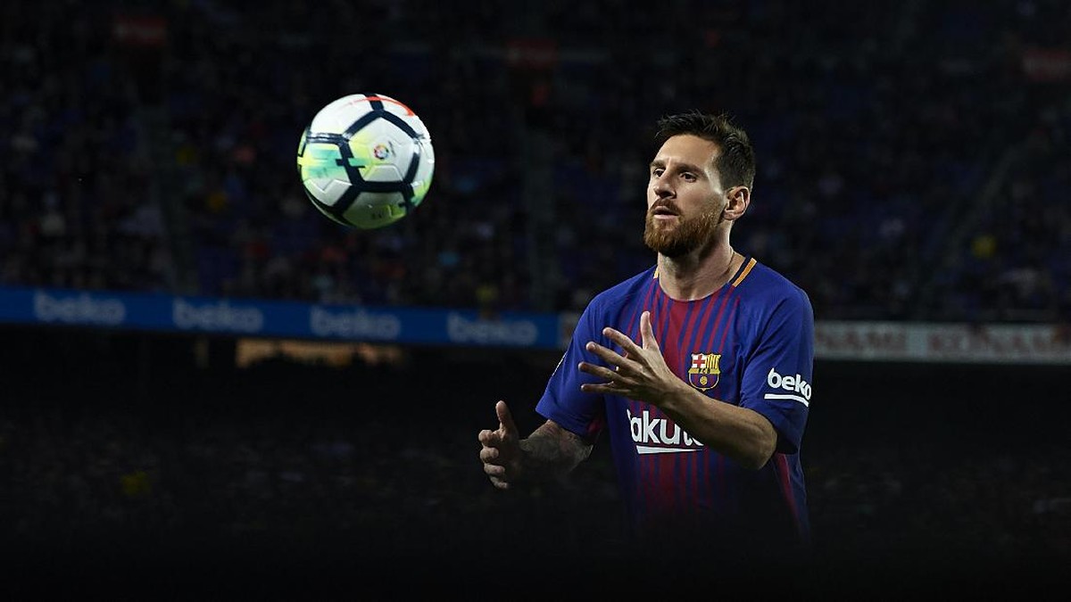 Lionel Messi bikin hat-trick ke gawang Espanyol (Manuel Queimadelos Alonso/Getty Images)