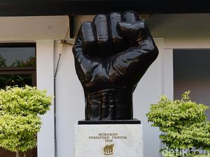 90 Tahun Dongeng Keindonesiaan 90 Tahun Dongeng Keindonesiaan