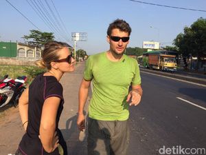 Tak Hanya Hotel, Bus Juga Gratiskan Tiket 2 Bule yang Ongkosnya Habis Tak Hanya Hotel, Bus Juga Gratiskan Tiket 2 Bule yang Ongkosnya Habis