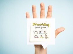 Kisah Manis Petugas Pemadam Bacakan Cerita untuk Seorang Anak