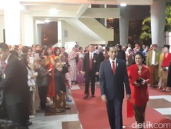 Presiden Jokowi Hadiri Resepsi Pernikahan Keponakan Sang Istri