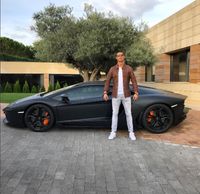 Ronaldo Pakai iPod Jadul Rp 300 Ribuan, tapi Mobilnya Miliaran
