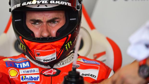 Jorge Lorenzo sangat kecewa karena jatuh saat tengah memimpin balapan.