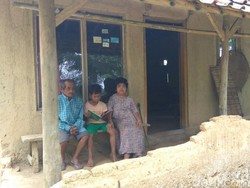 Menengok Kondisi Rumah Tempat Hafidin dan Ibunya Menumpang Tinggal