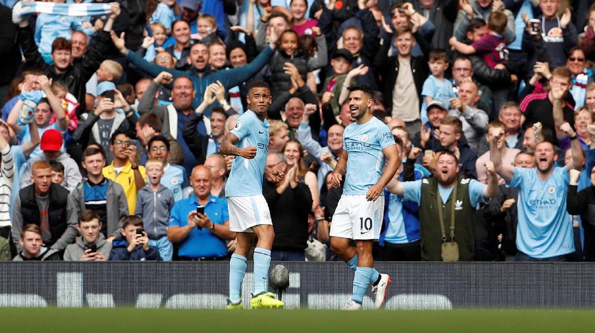 Gabriel Jesus dan Sergio Aguero (Lee Smith/Reuters)