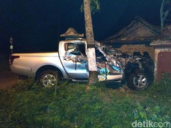 Diduga Sopir Ngantuk, Mobil Dishub Tabrak Bus di Purbalingga