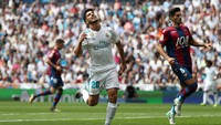 Tapi dominasi itu tak membuahkan gol tambahan untuk Madrid. Perubahan yang dilakukan Zinedine Zidane dengan memasukkan Isco Alarcon dan Mateo Kovacic pun tak mampu mengakhiri rasa frustrasi Madrid.Foto: REUTERS/Susana Vera