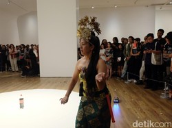 Lukisan Lingga-Yoni Arahmaiani Akhirnya Pulang ke Indonesia