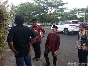 Bupati Anas Kenalkan Mufti Anam Kepada Elit PDIP, Siapa Dia?