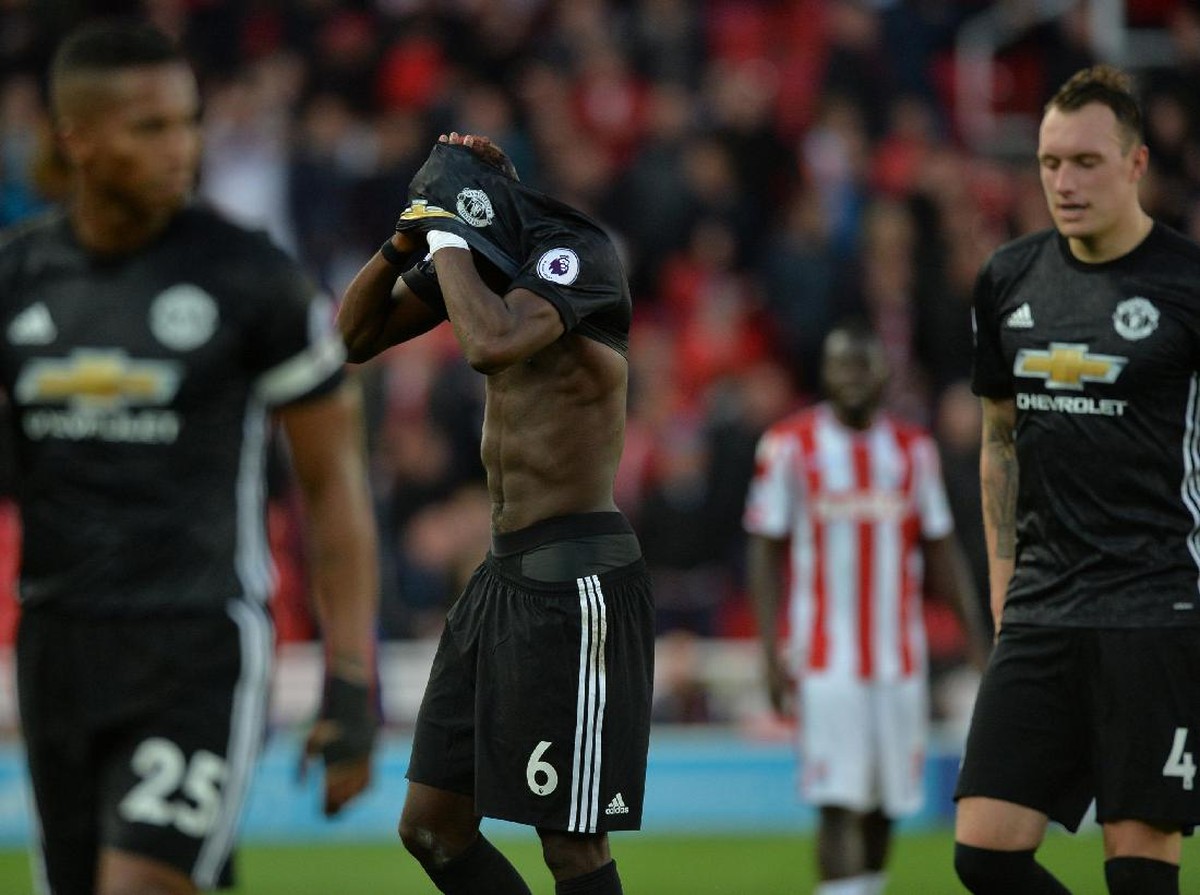 Manchester United saat diimbangi oleh Stoke City (Foto: Peter Powell/Reuters)