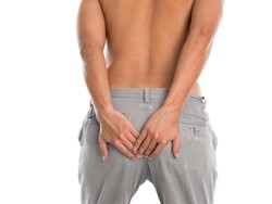 Prank Tusuk Bokong Pakai Jari Bisa Sebabkan Perdarahan Anus