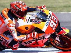 Marquez Kalahkan Petrucci Lewat Aksi Jelang Garis Finis