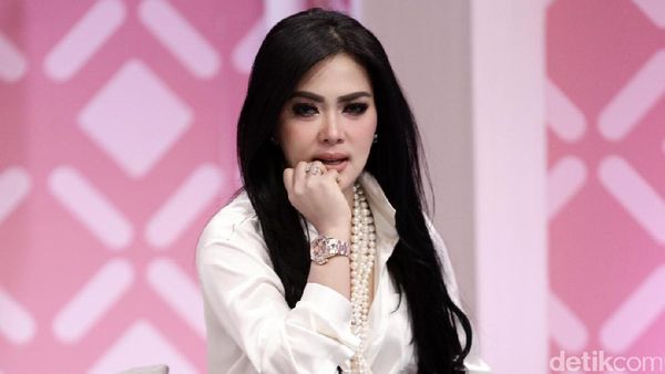 Sebelumnya Happy Banget, Kenapa Syahrini Buru-buru?