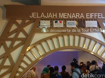 Foto: Lihat Menara Eiffel... di Yogya