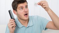 8 Tips Alami Mencegah Kebotakan Rambut